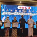 Penyerahan Piagam Penghargaan dari BKN Kanreg III Bandung kepada Pemerintah Kota Depok